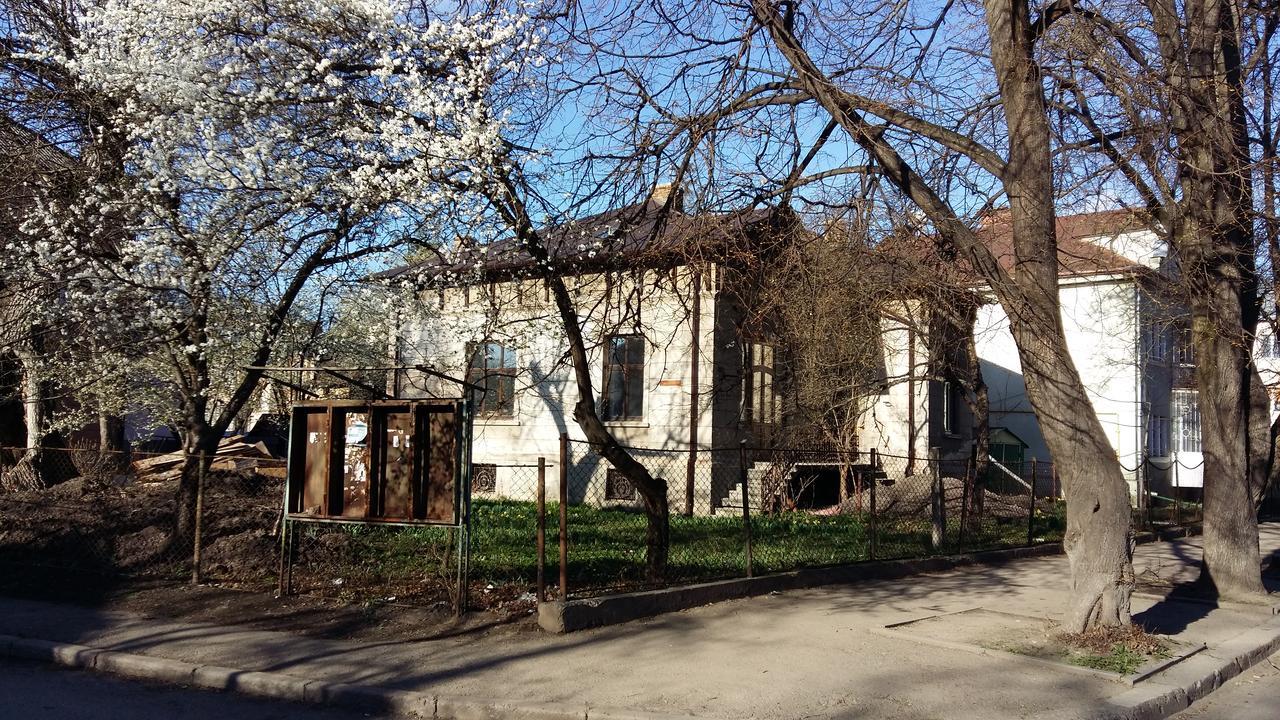 Hostel Mif Iwano-Frankiwsk Zewnętrze zdjęcie
