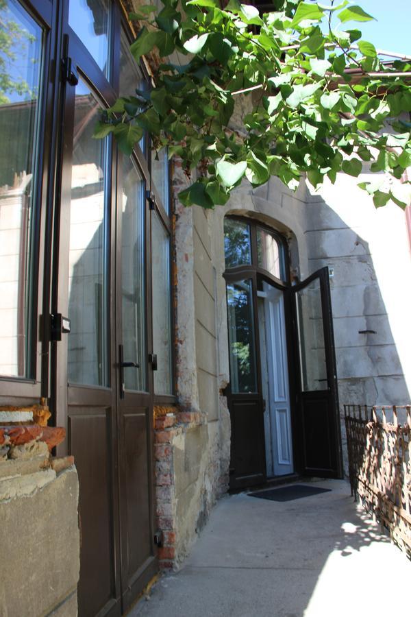 Hostel Mif Iwano-Frankiwsk Zewnętrze zdjęcie